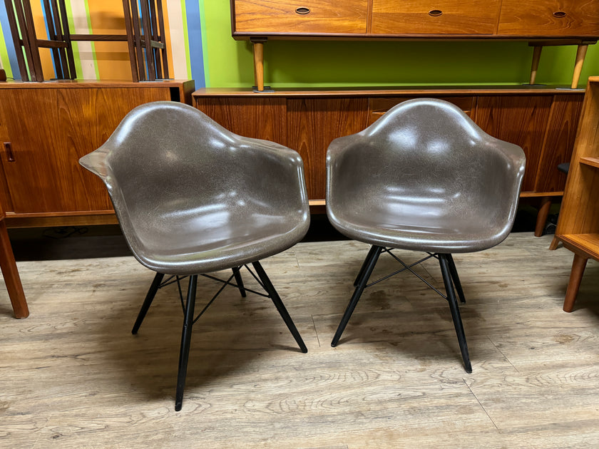 Vintage Eames Molded Fiberglass DAW Armchairs