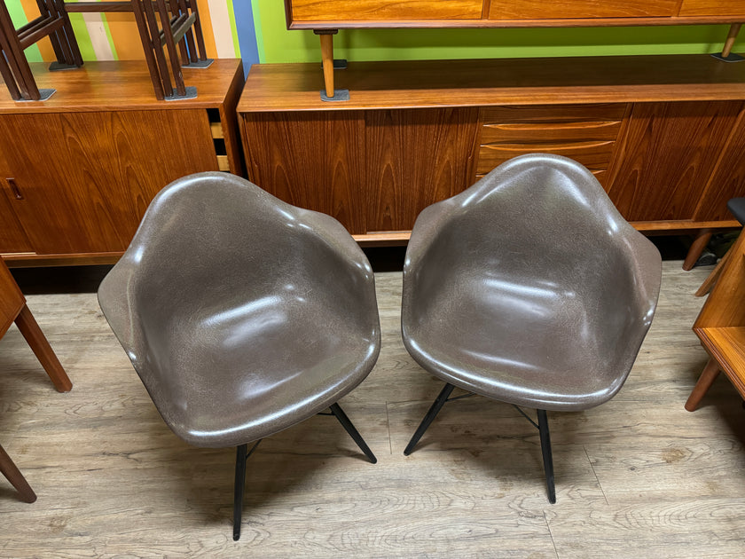 Vintage Eames Molded Fiberglass DAW Armchairs